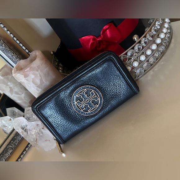 Tory Burch Black zipper around wallet - Picture 3 of 7